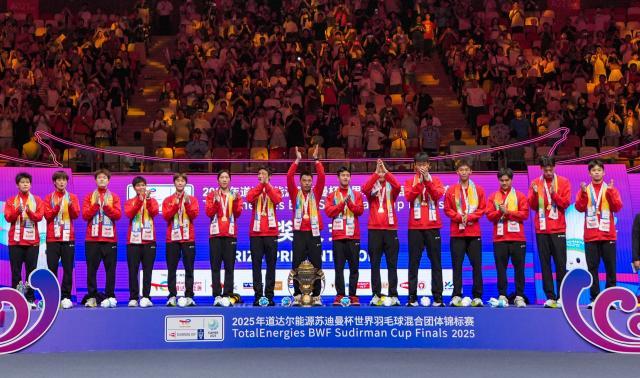 （体育）（9）羽毛球——苏迪曼杯决赛：中国队夺冠XxjpseC007305_20250504_PEPFN0A001.jpg
